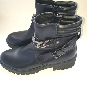GBG Women’s Silea Black Combat Boot Size 10M lug sole, chain detail NWT